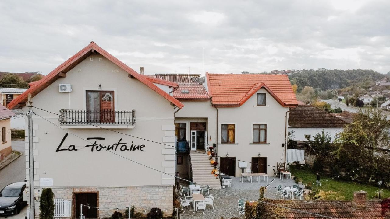 Hotel La Fontaine Hunedoara Exteriér fotografie